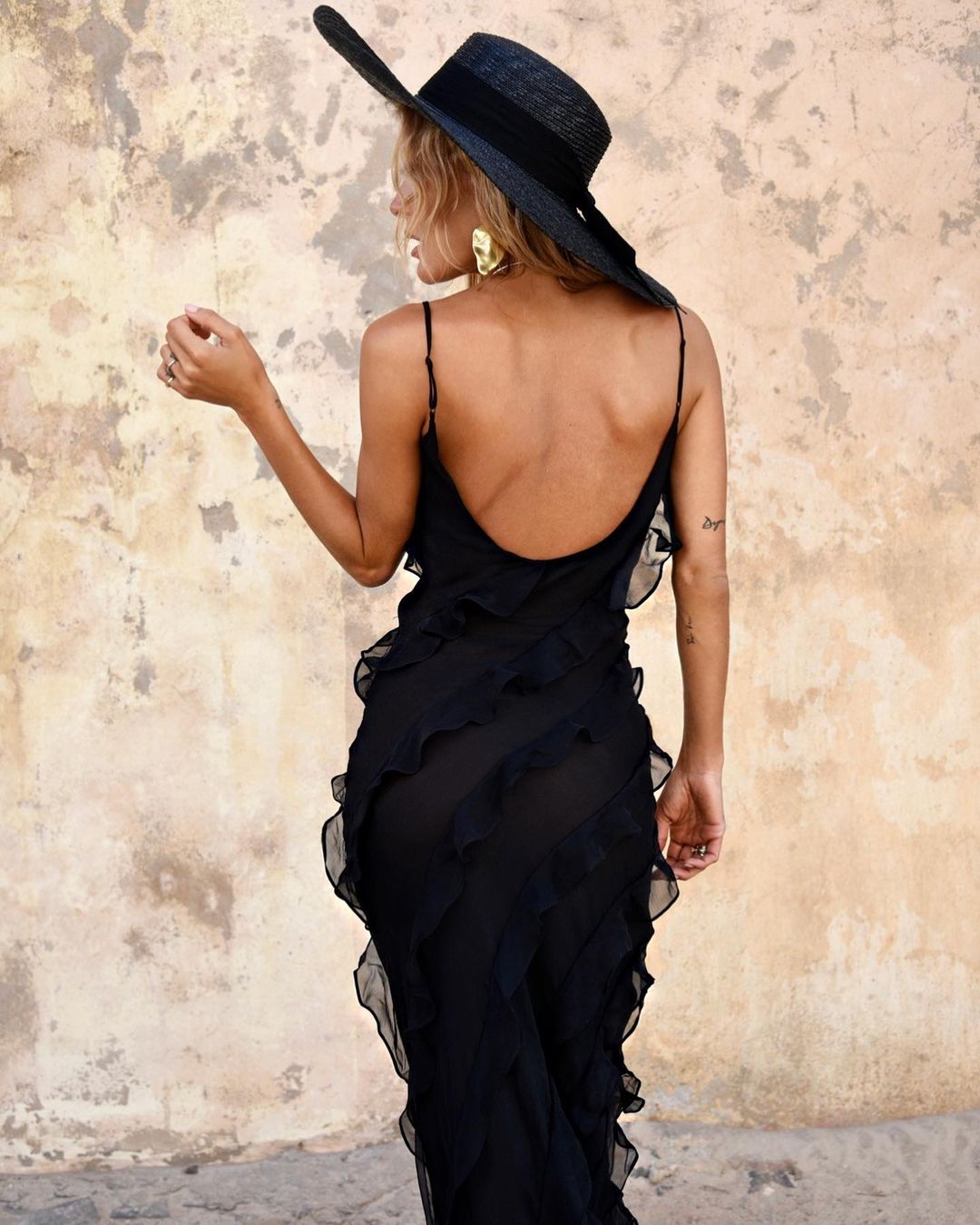 Valestra - Ruffle Statement Dress