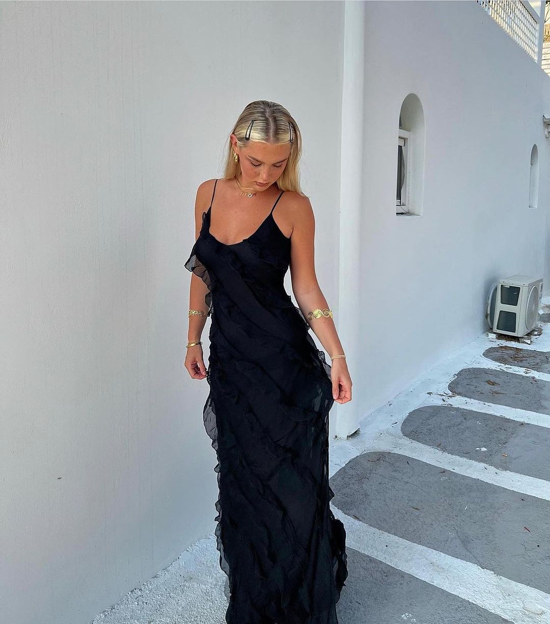 Valestra - Ruffle Statement Dress