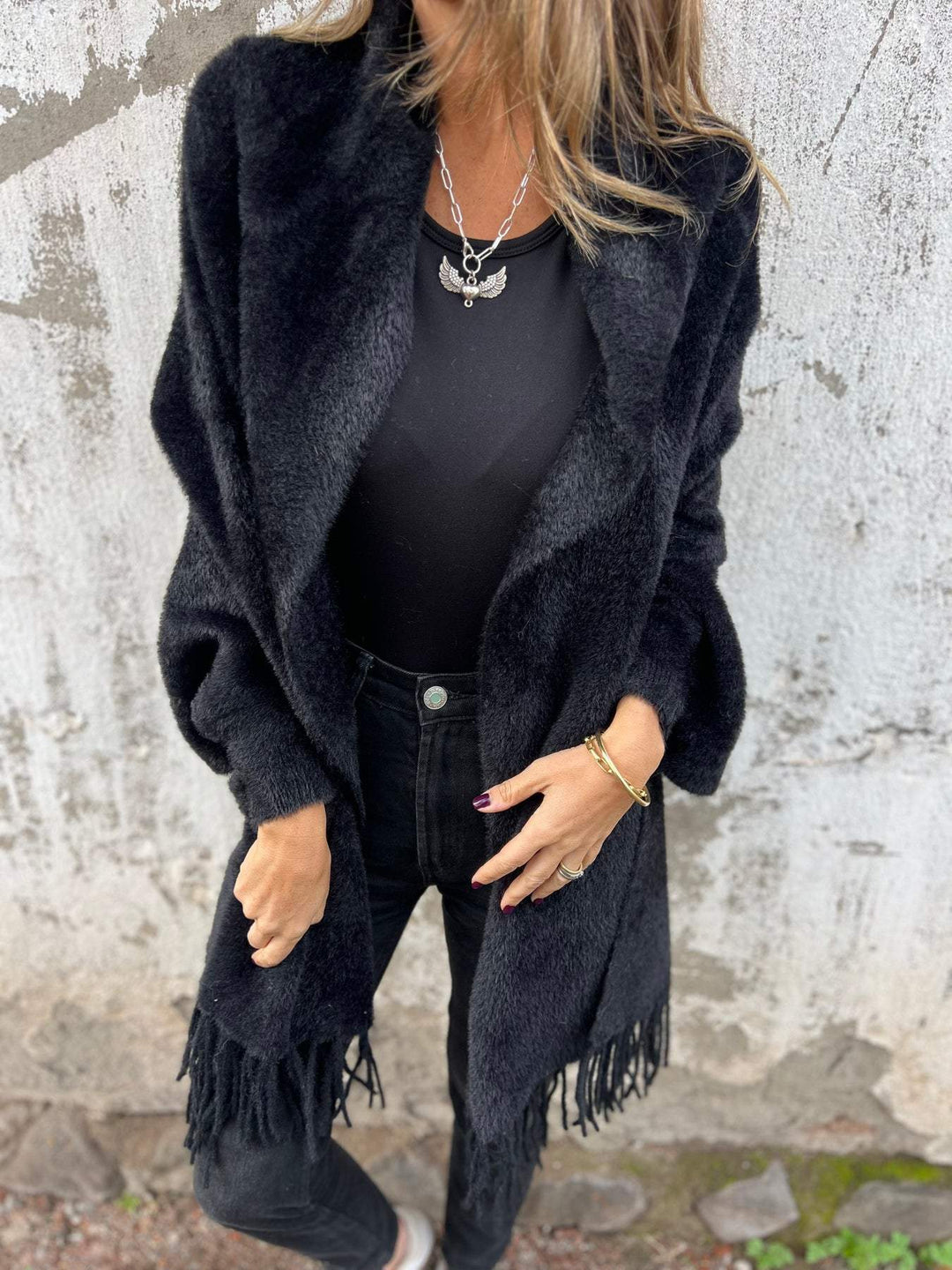 Amelia - Ladies' coat with long sleeves and fringes