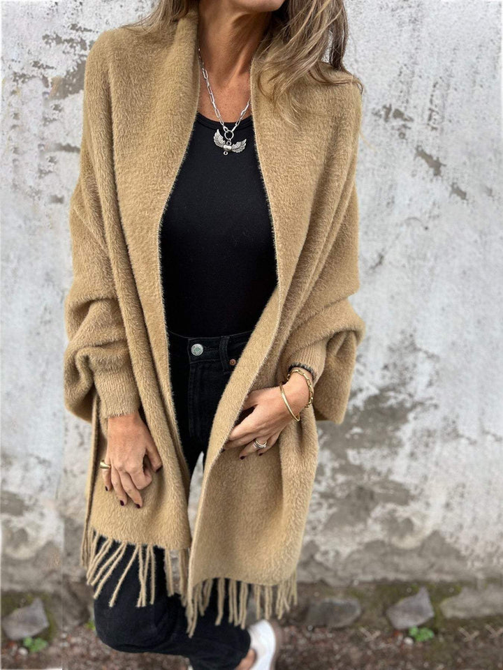 Amelia - Ladies' coat with long sleeves and fringes