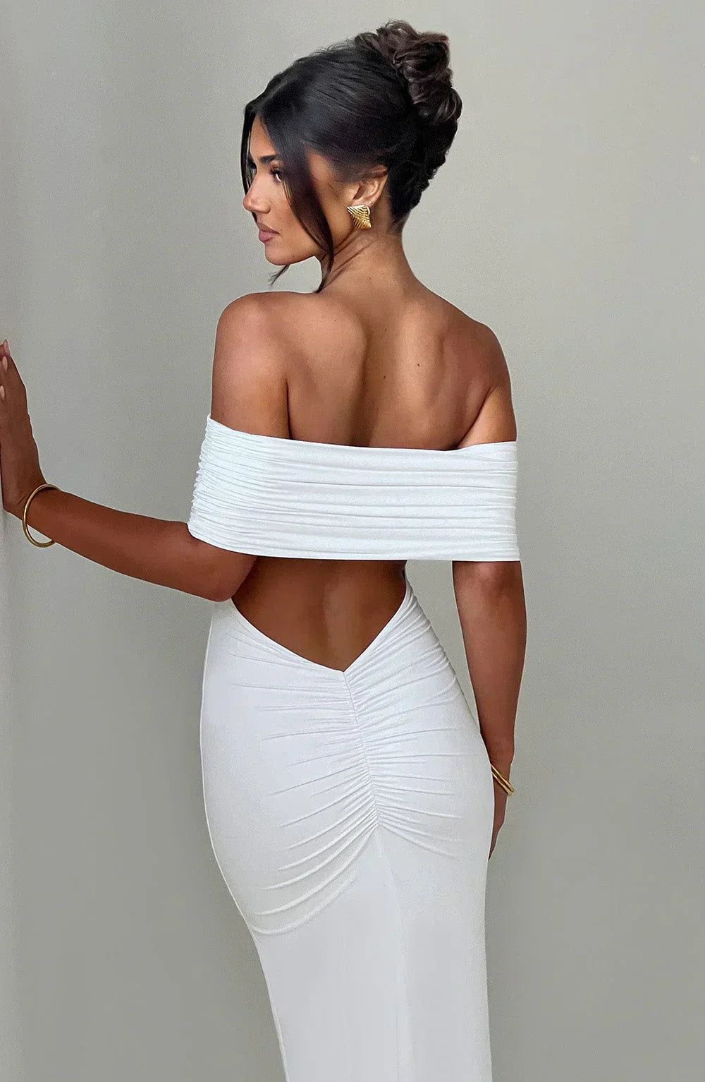 Evaya - Off-Shoulder Silhouette Dress